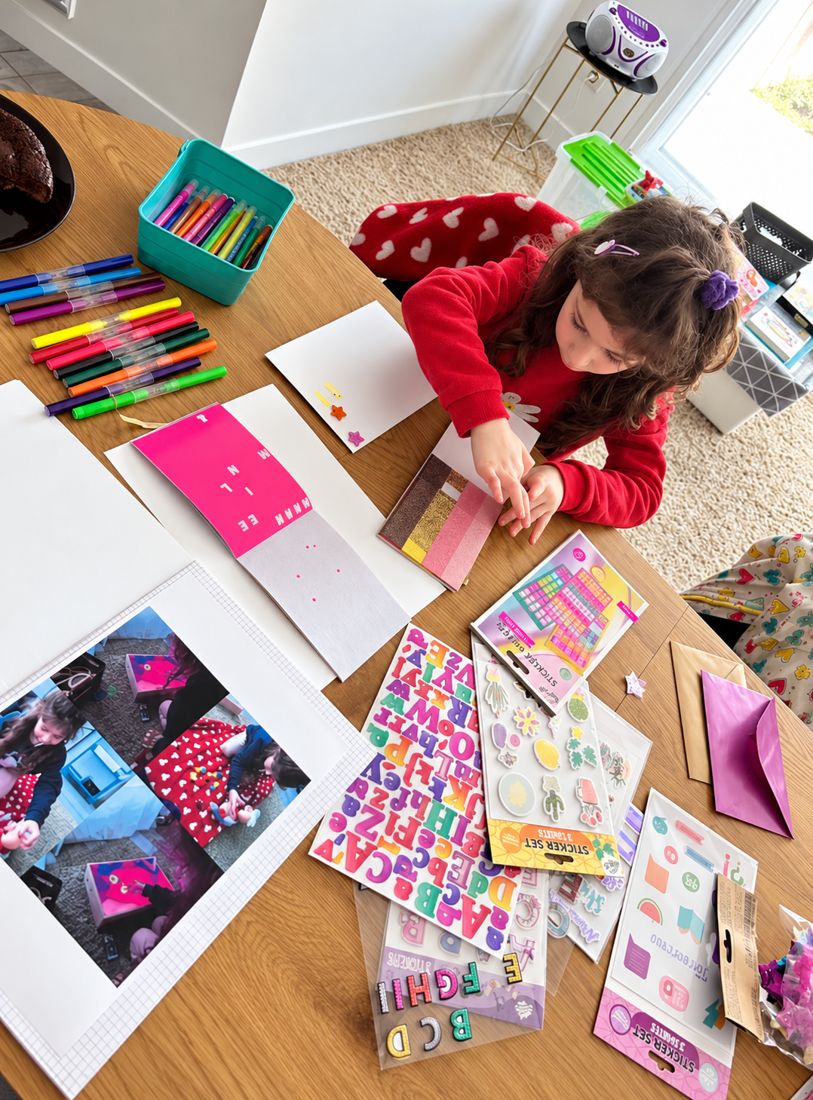 Atelier créatif : stickers et collage